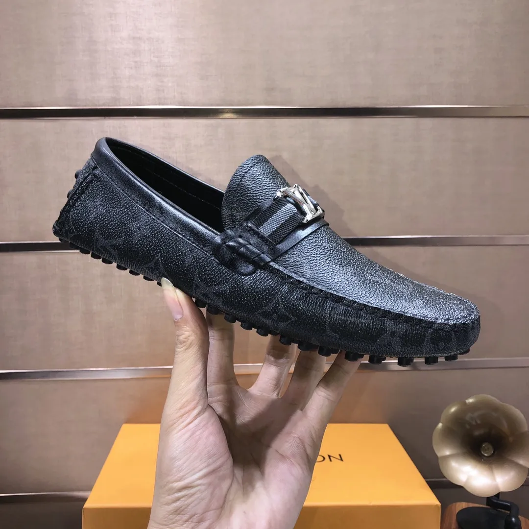 Men's men's shoes 💰420💰 [LV Doudou shoes] (water-dyed cowhide lining) new model is on the market, available on the official website. The new Doudou shoes are processed into single-color materials, and the uppers are made of imported special materials. The body of the shoe is fully hemmed with mark thread, and is lined with imported original cowhide leather. The elegant shoe shape is super suitable for all-matching, and the size is 38-44.